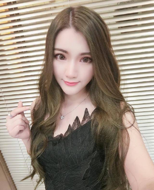 该网红名叫范美熙,微博认证美妆达人,模特,长成这样~~按理说,邢昭林在