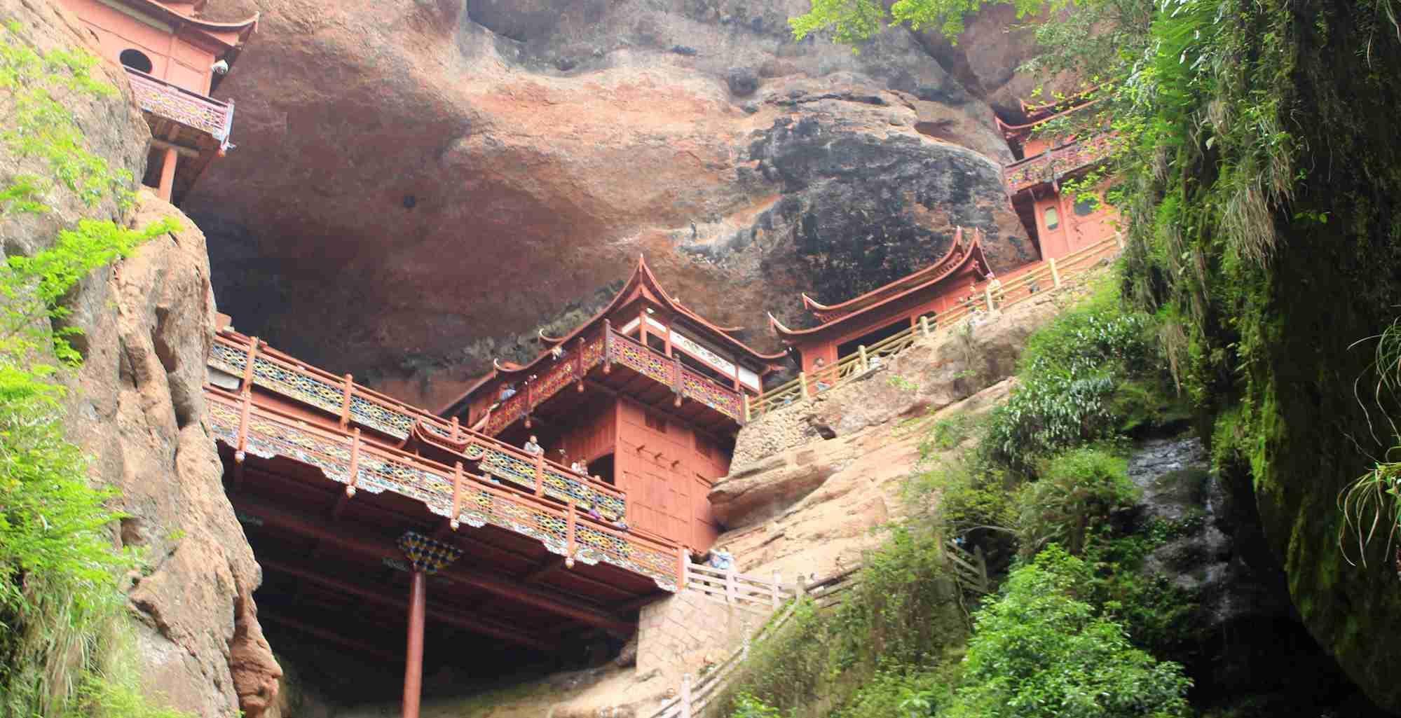 中国"最坚强"的寺庙,靠一根柱子支撑近千年,游客特别多_岩寺_甘露