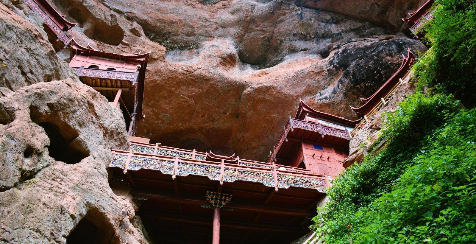 中国"最坚强"的寺庙,靠一根柱子支撑近千年,游客特别多_岩寺_甘露