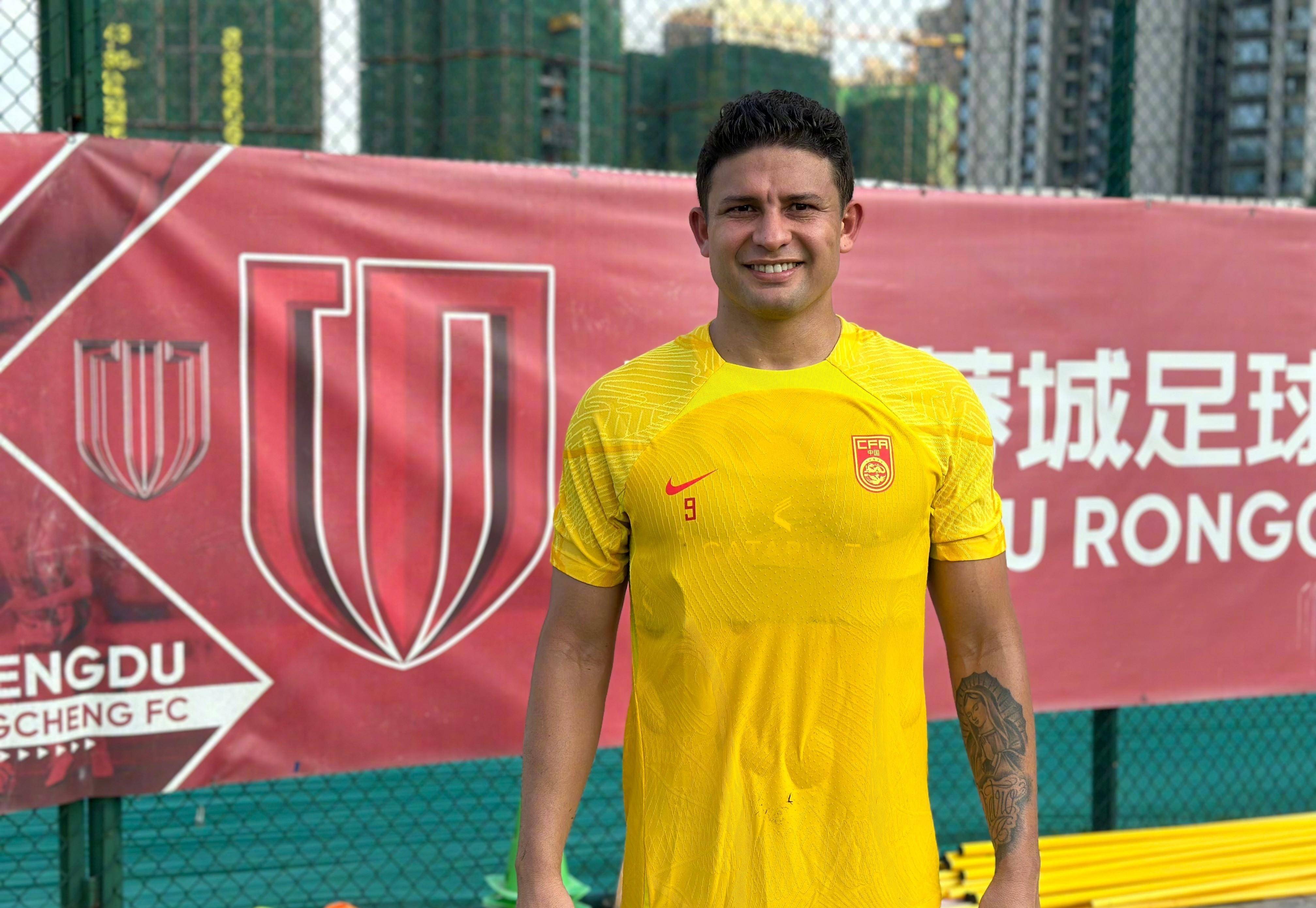 粤媒:伊万重用艾克森表面是增强锋线,更多是想消除内部隔阂_国足_球员