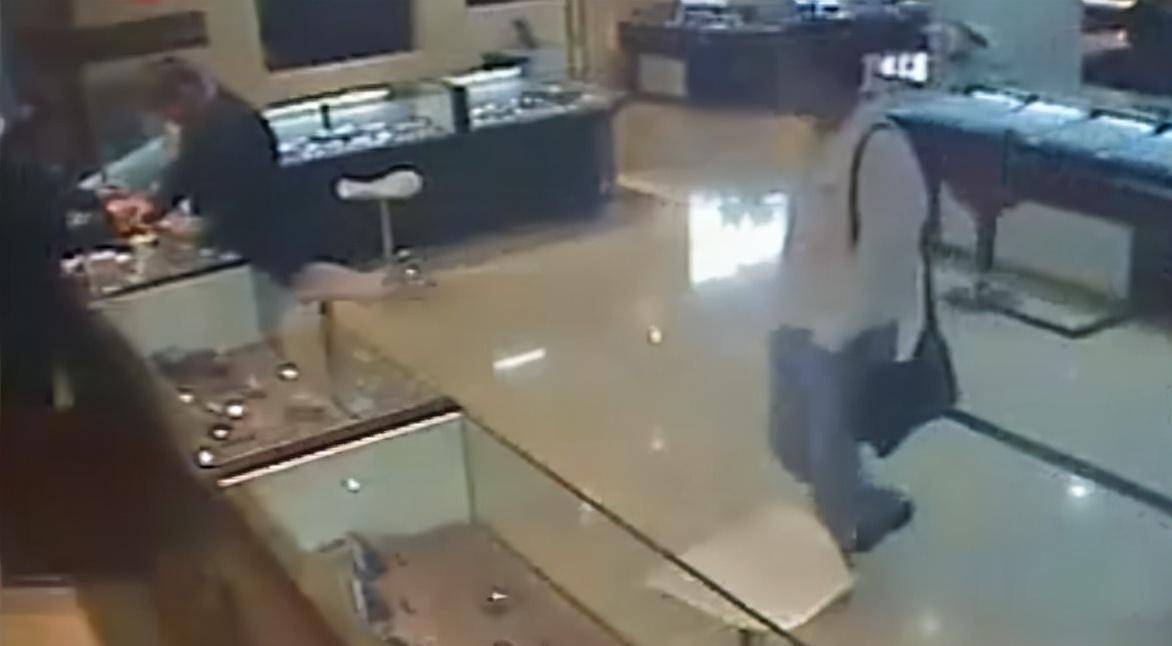 原创2009年上海天价裸钻遭调包店员抓狂我的眼睛没有离开过钻石