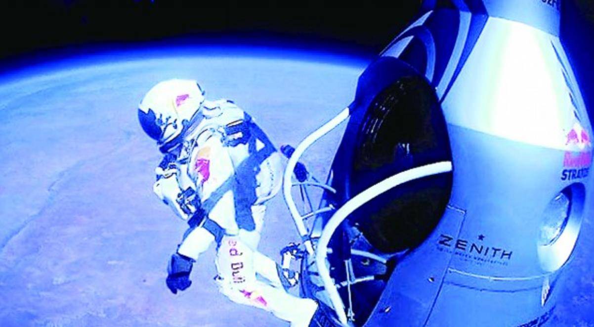 原创2012年从39万米高空自由跳伞跳回地球的人如今怎样了