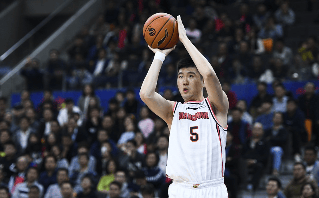 原创王薪凯为何被辽篮放倒粤媒讥讽他打完三篮再去四川来报仇了