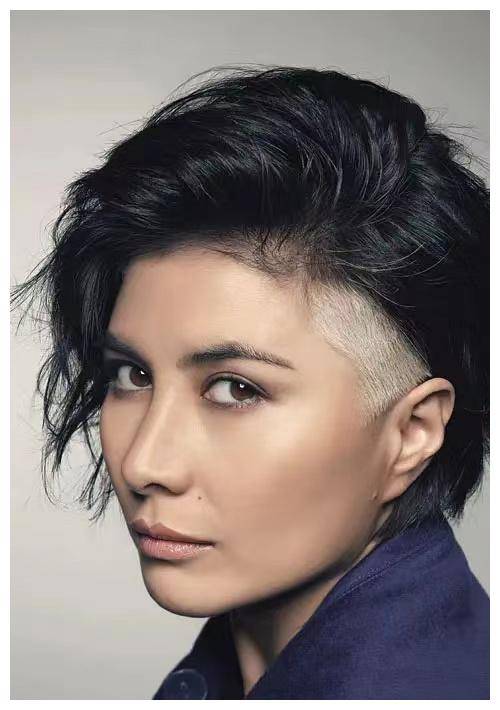 何超仪首次透露遗产慷慨公平分配优待姐弟她份量略少