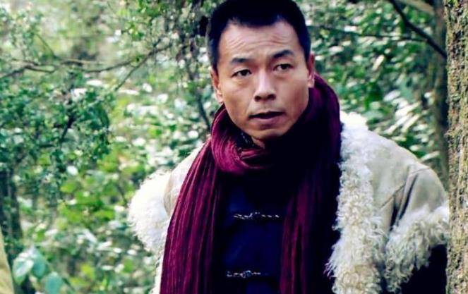 王挺儿时经历动荡替父还债从刑警转行演员拍戏险些毁容