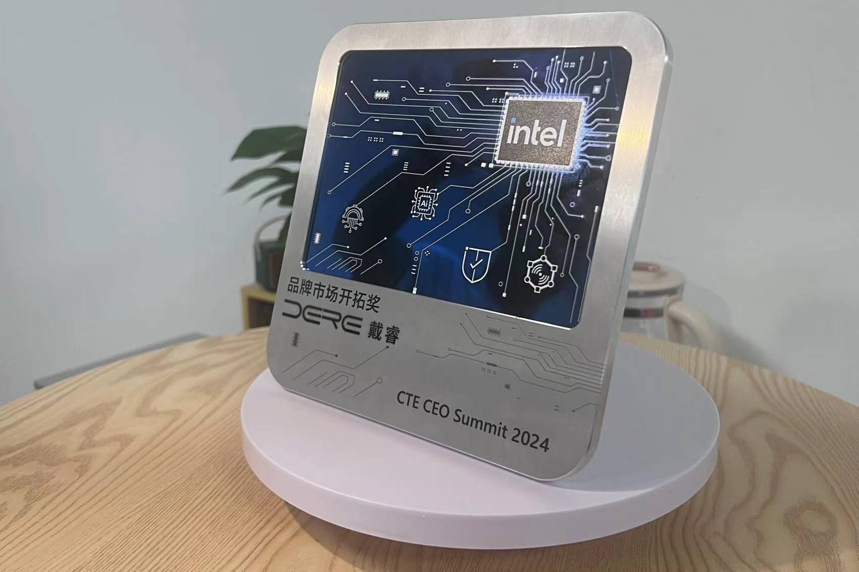 dere戴睿电脑品牌荣获intel颁发的品牌市场开拓奖