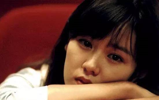 郭在容细腻地特写着孙艺珍与曹承佑的表情变幻,他轻易就能构建出应该