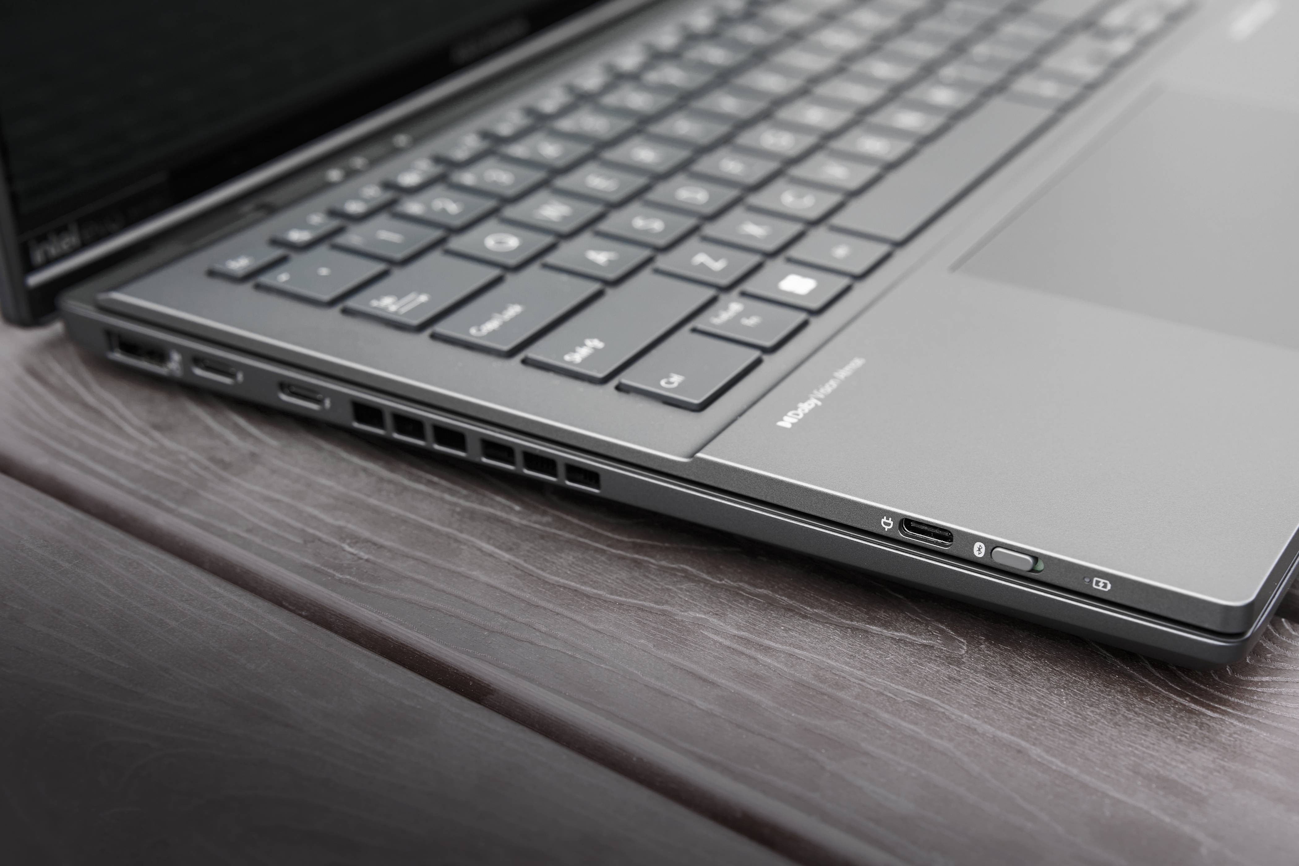 比如上文提到的华硕灵耀14 双屏和联想yoga book 9i就是采用了新形态