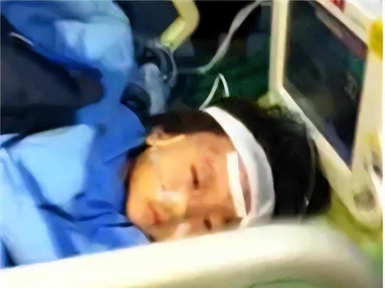 原创11年前温州动车事故中失去父母幸存下来的小伊伊后来怎么样了