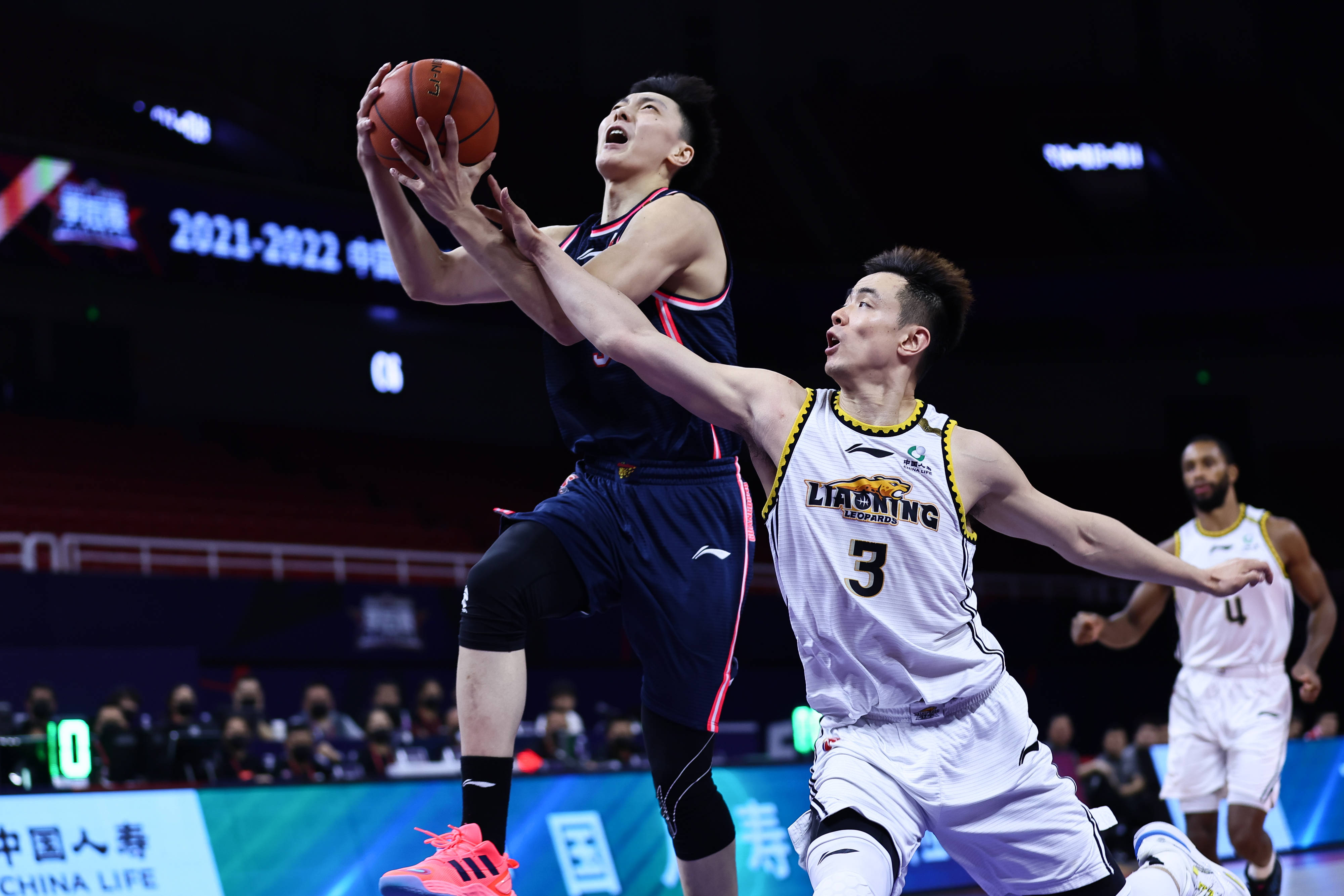 24投4中,胡明轩徐杰集体哑火!宏远暴露最大命门,辽篮精准打击