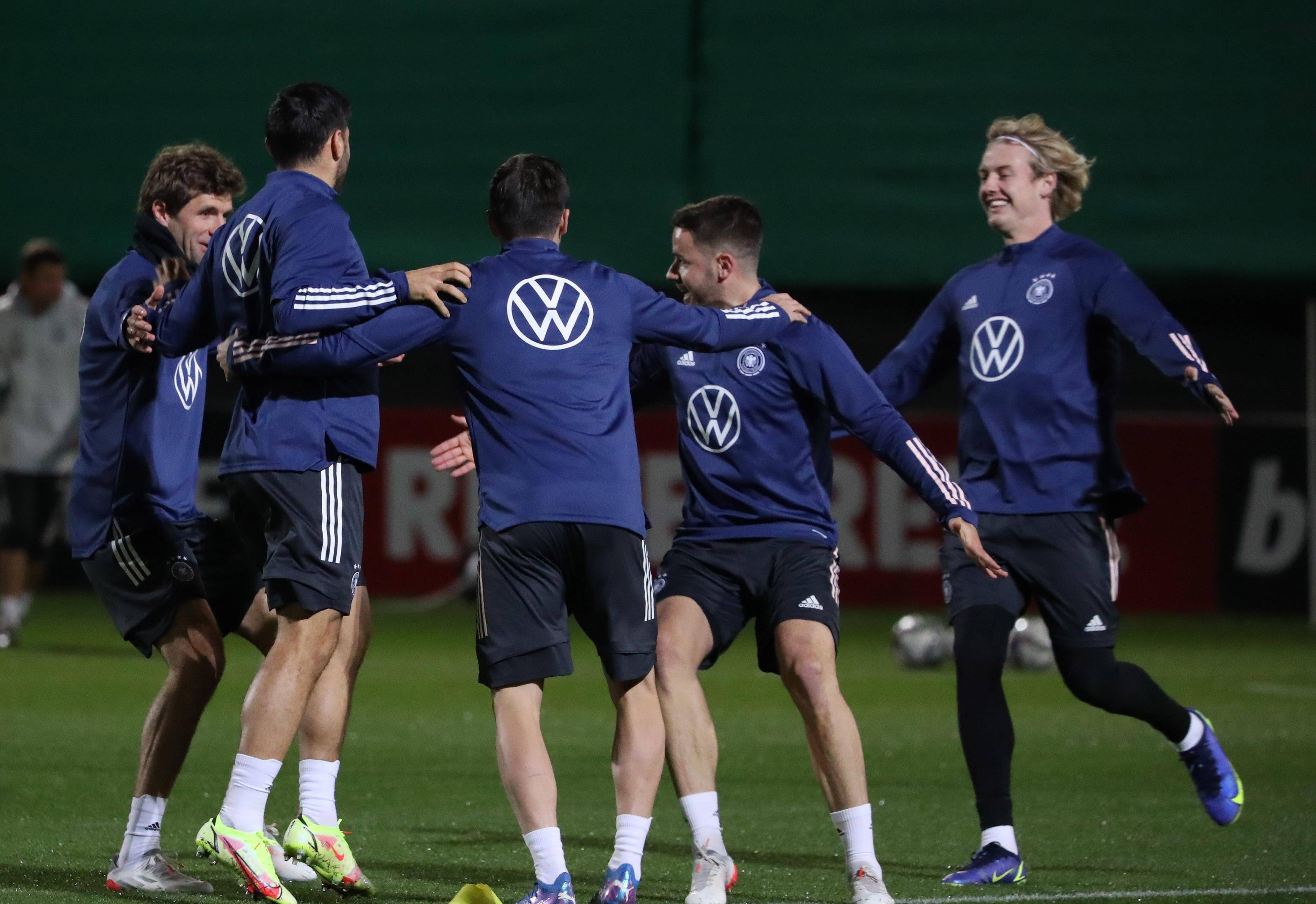 一亿欧元!德国队赚疯了,耐克剑走偏锋挖角阿迪,球迷无奈