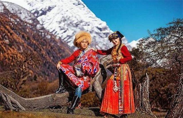 原创17年川妹子放弃高薪嫁藏族农村小伙扶贫时被村民拳打脚踢赶走