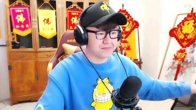 原创大佛透露舞帝静静有心计起初是自己的小粉丝摇身一变成了师妹