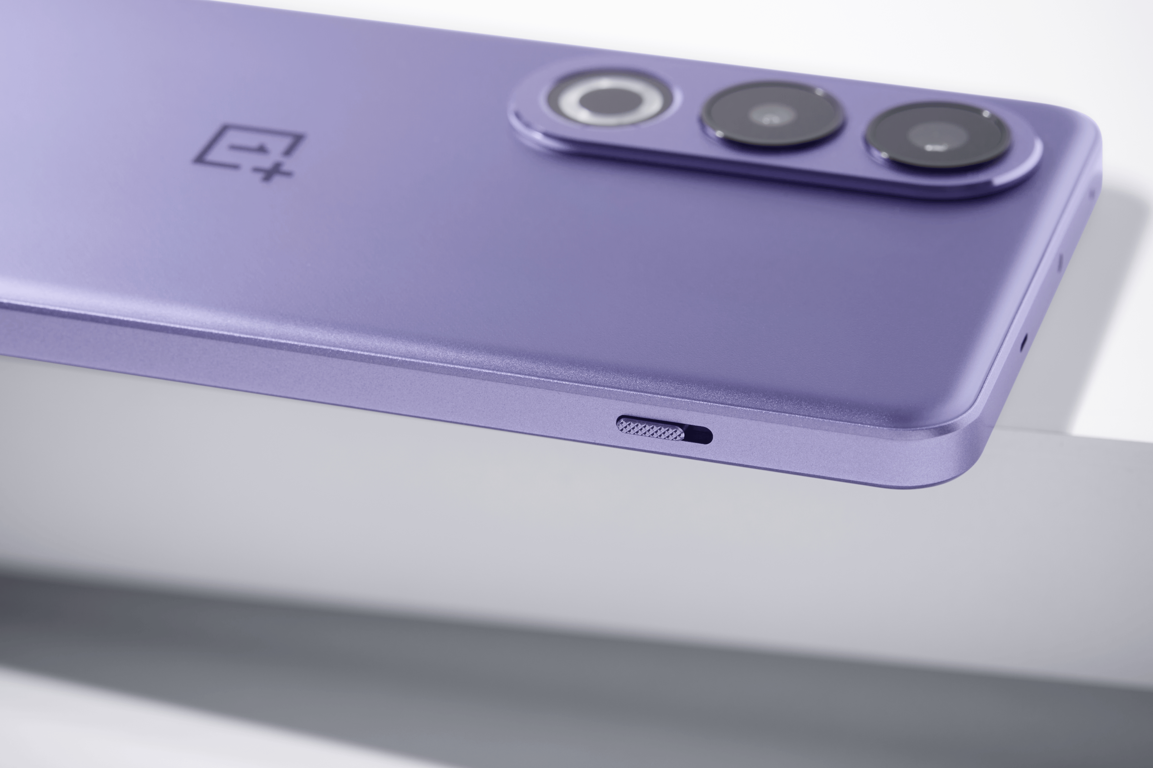 中端价位新卷王?一加ace3v双色图赏,1999元意想不到