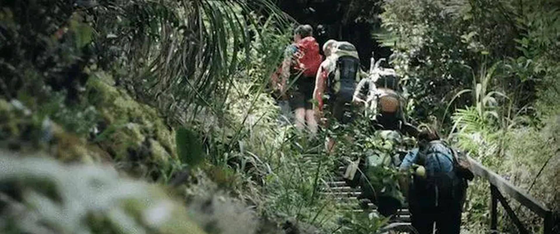 原创湖南神堂湾崖下阴兵操练2012年科考探险队揭开崖下谜底