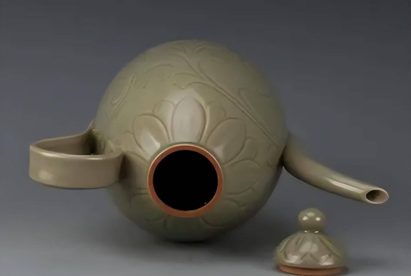 越窑品种十分丰富,有碗,壶,瓶,罐,盒等,刘福学收到的壶是一种特色器