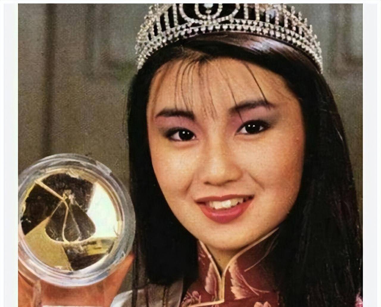 1983年,张曼玉去参加香港小姐选美大赛,并获得了亚军的好成绩