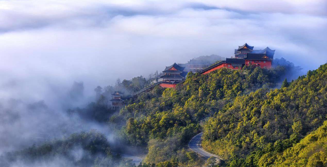 湖南这座山相传是战神蚩尤的故里乾隆在此留下一对联