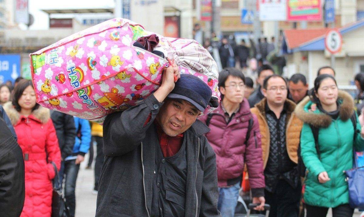 原创在我眼中的70后奔五的一代人辛苦的一代人也是无奈的一代人