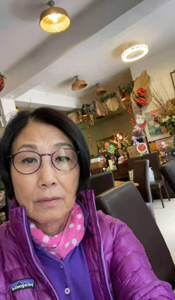 原创收礼收到手软汪明荃晒杨千嬅所送礼物篮包装精美内置昂贵点心