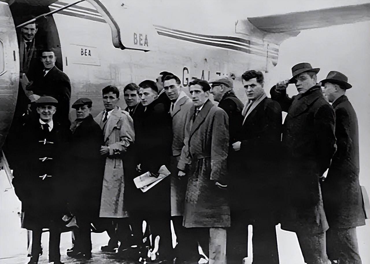 原创美女特工引爆汽车炸弹阿拉法特接班人浑身是血几小时后身亡