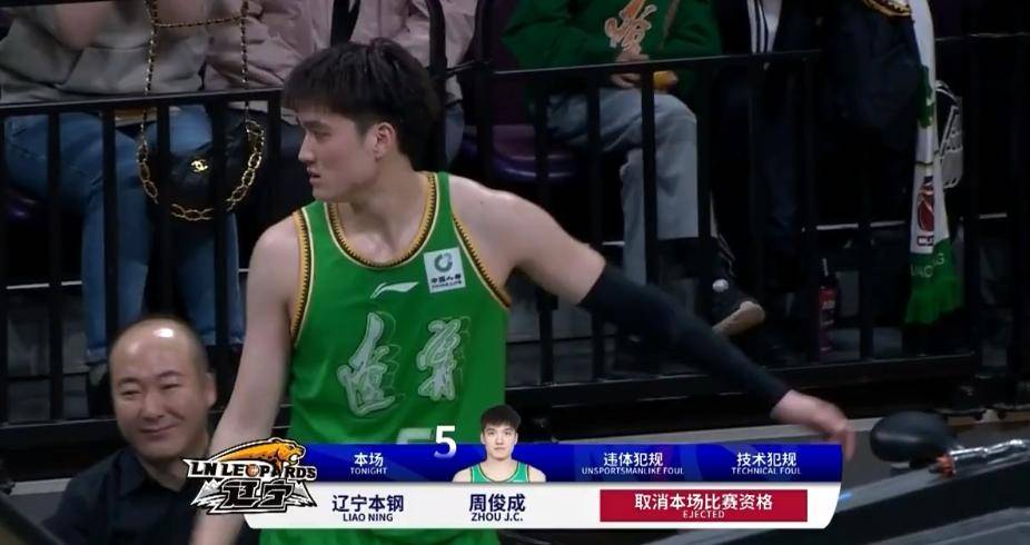 从上个赛季从广东离队后,王薪凯就一直没有找到cba下家,打过超三联赛