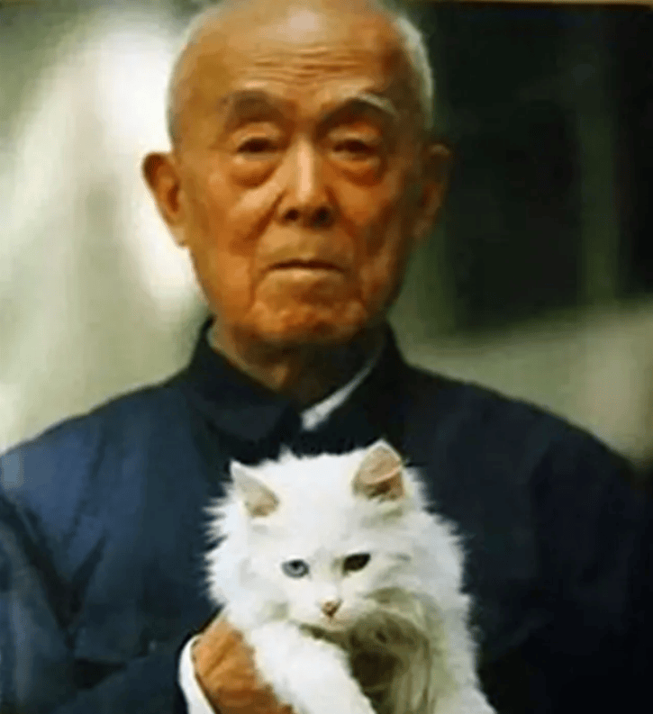 季羡林:"多少年后,我醒悟过来,终于发现了真理:每个单位都是小人的