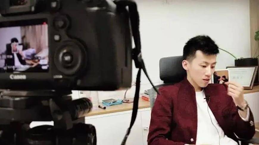 原创玩共享单车破产父母入狱女友跑路的富二代丁伟如今这样活着