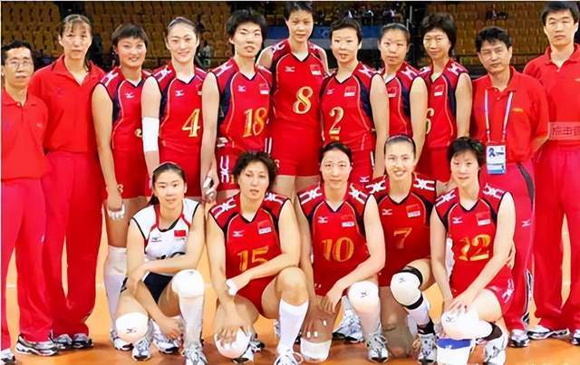 平均身高排名最末位的中国女排凭借着全面的技术,整体的串联和默契