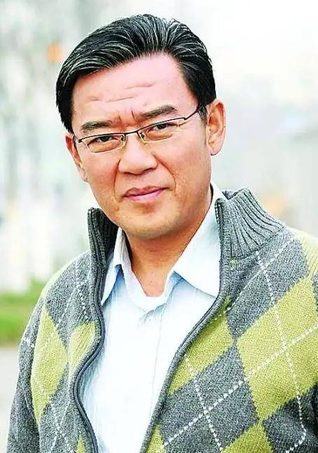 李立群戴了35年的围巾,是妻子旗袍改的,网友:令人羡慕的爱情_生活_衣