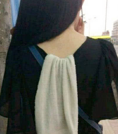 原创搞笑图片搞笑段子美女自拍被抢镜是什么体验看看这图就知道