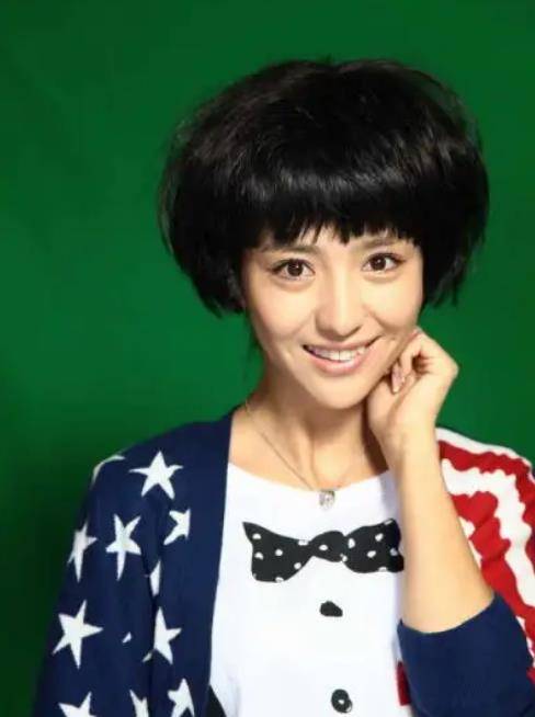 原创影视综短发头套有多假热巴像头顶鸡窝刘涛像头长了大包