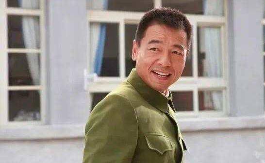 王挺儿时经历动荡替父还债从刑警转行演员拍戏险些毁容