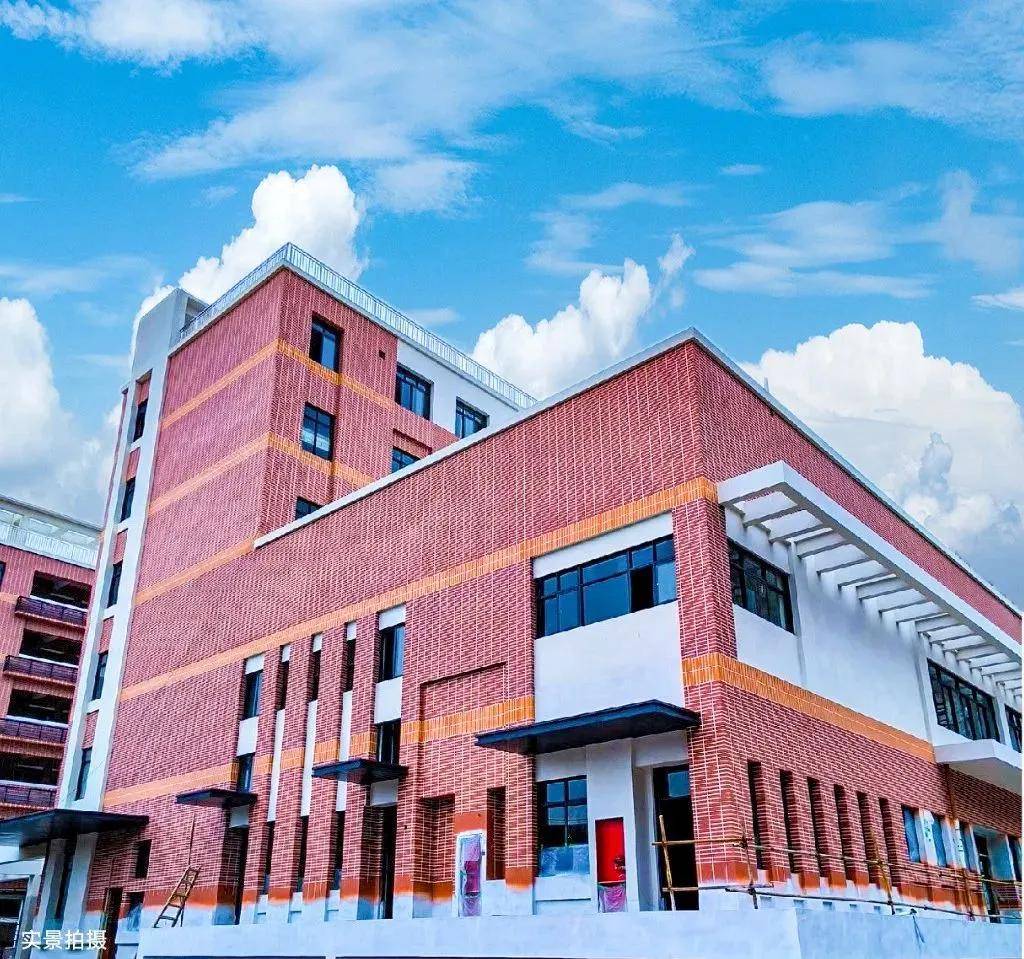 环绕它周边,还有四所天河第一,第二梯队的小学,更不要说华工,华农等