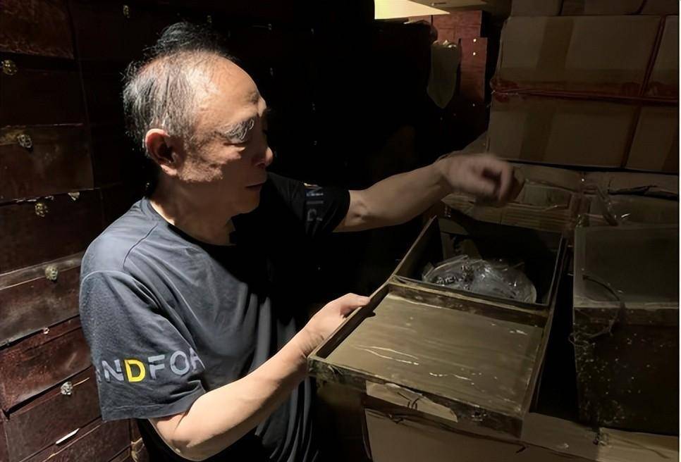 原创2022年成都80岁老翁被判离婚10亿家产对半分老人越想越冤