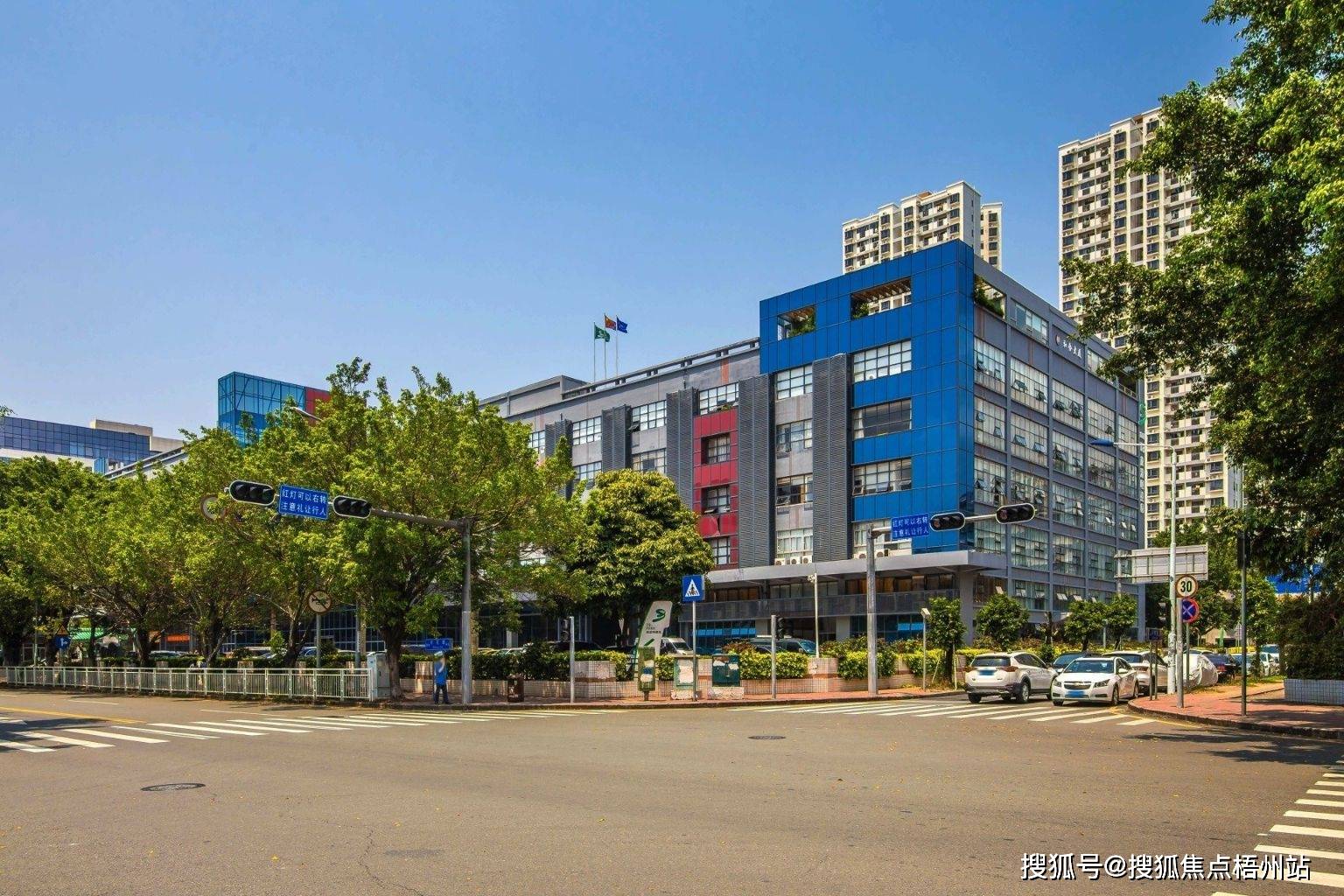 深圳t8旅游创意园租120人独立办公室精装修带家具交通便利可注册