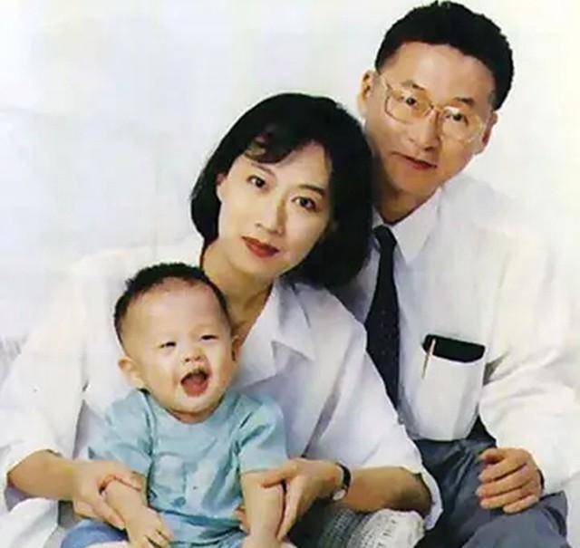 原创王小屯与李敖恋爱被学校得知系主任损害文化大学的形象和声誉