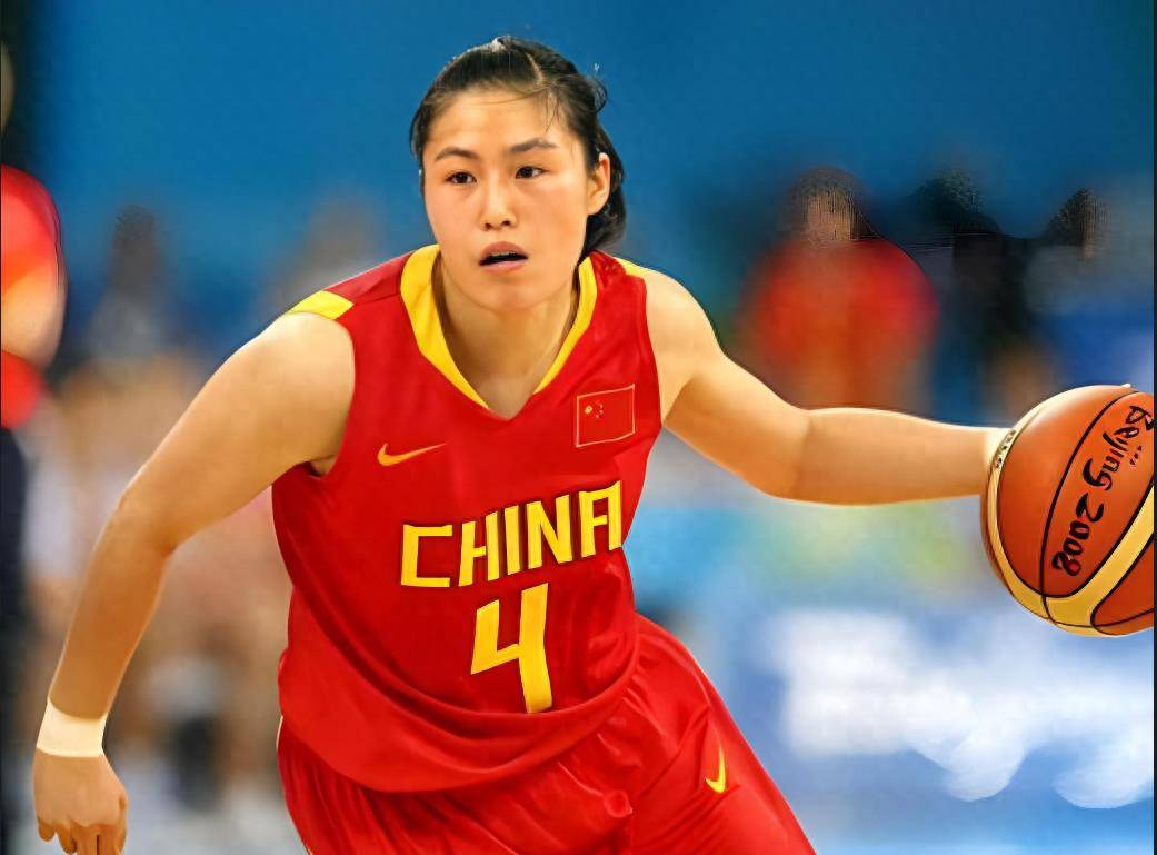 从田径运动员再到女篮运动员,最后进入八一女篮,现如今成为大学老师.