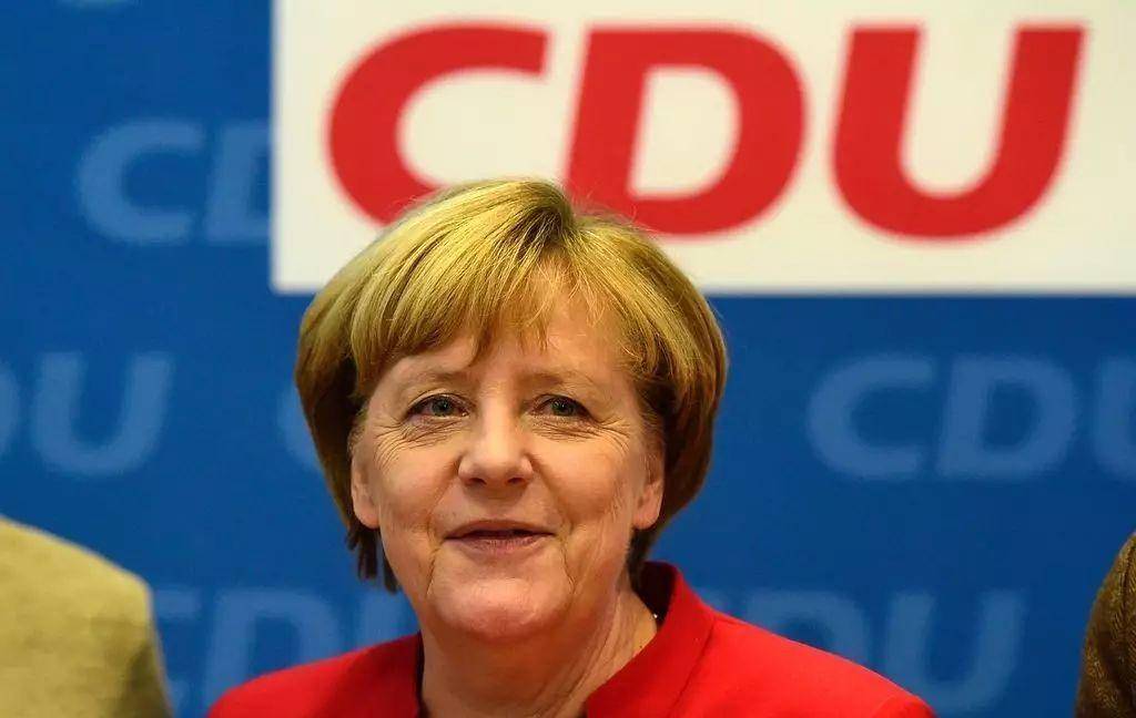 手刃恩师假意亲美,纵横政坛15年无人能敌,揭秘默克尔的多面人生_德国_