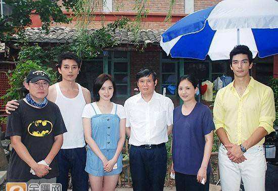 他还探班过李湘做制片人的剧集《一不小心爱上你》,大赞李湘挑选演员