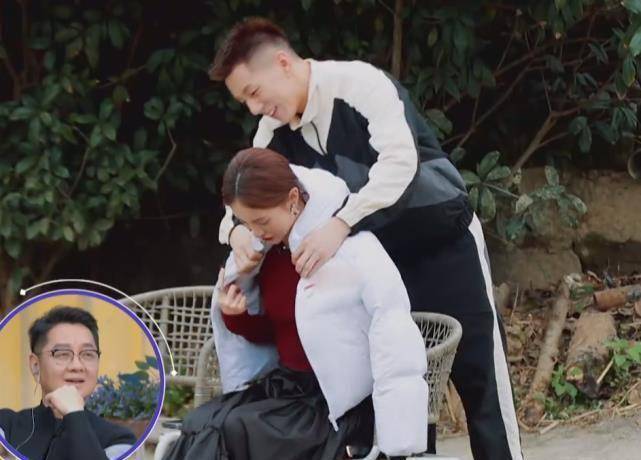 原创原创女儿恋爱卡斯柏制造机会搂金晨女生装客气避嫌爸爸欣慰