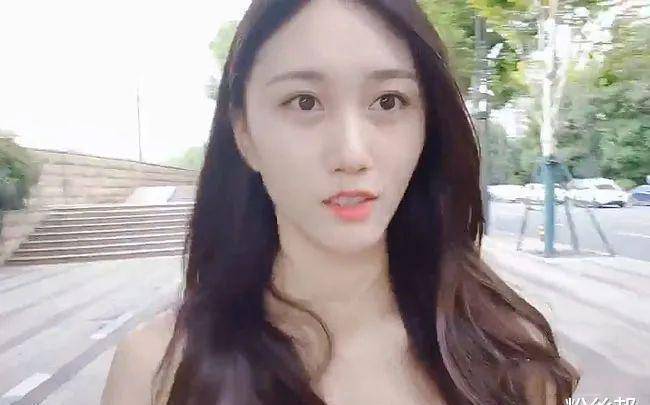 原创斗鱼小小玉酱解封复播重开微博发布健身视频又因违规被删