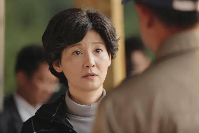 两个女儿没血缘关系丈夫冯小刚被抛弃年少时欠的债徐帆还了