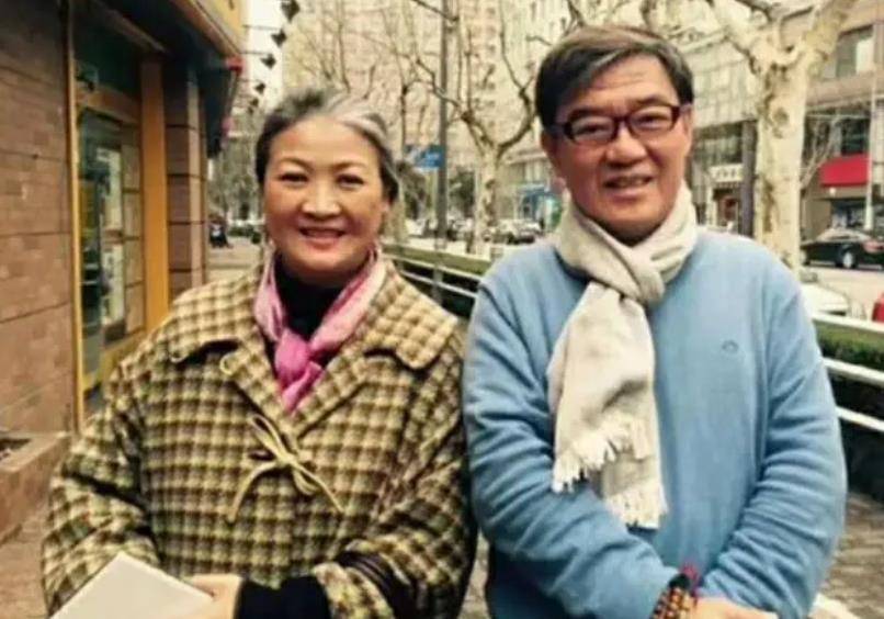 原创李立群戴了35年的围巾是妻子旗袍改的网友令人羡慕的爱情