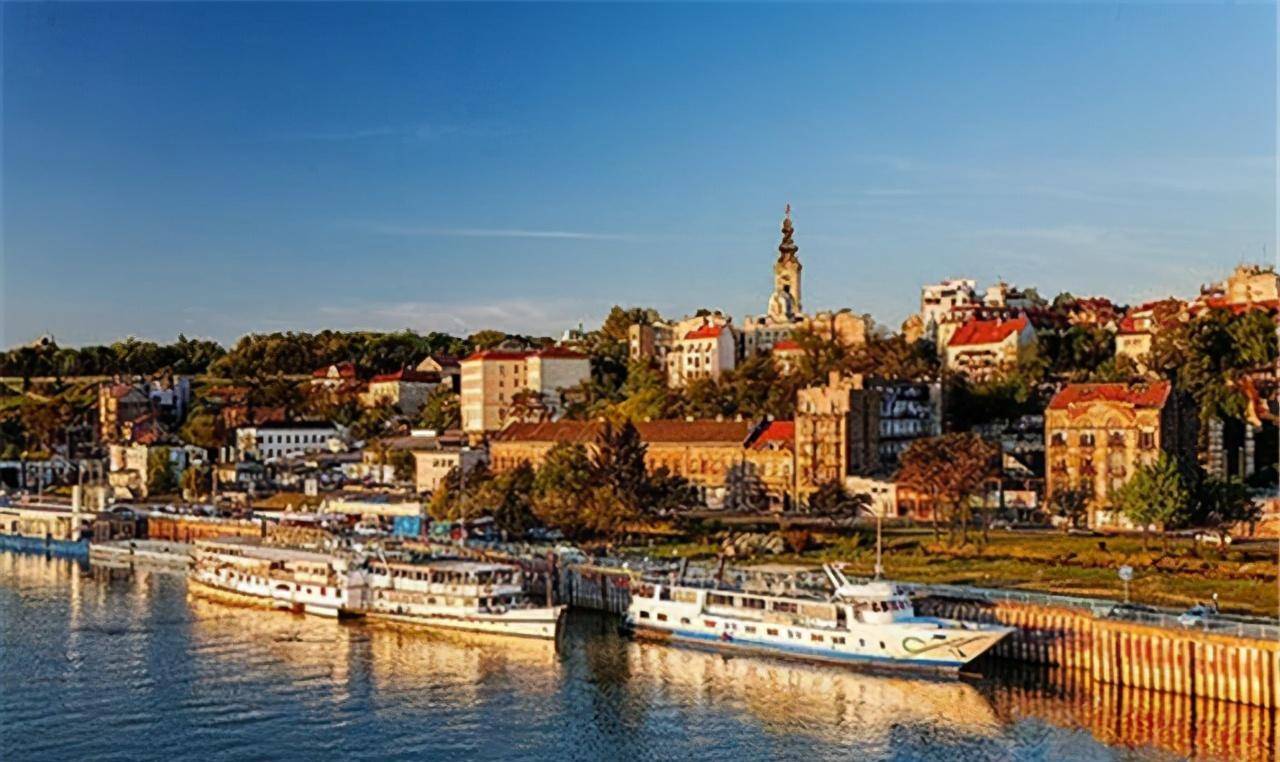 还要面对着国土沦丧,国民经济困难重重国内问题,塞尔维亚依然能够坚定