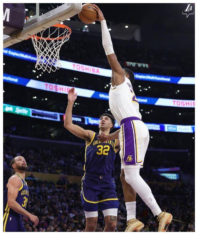 詹库大战库里笑到最后老詹空砍40浓眉伤退战役埋下隐患