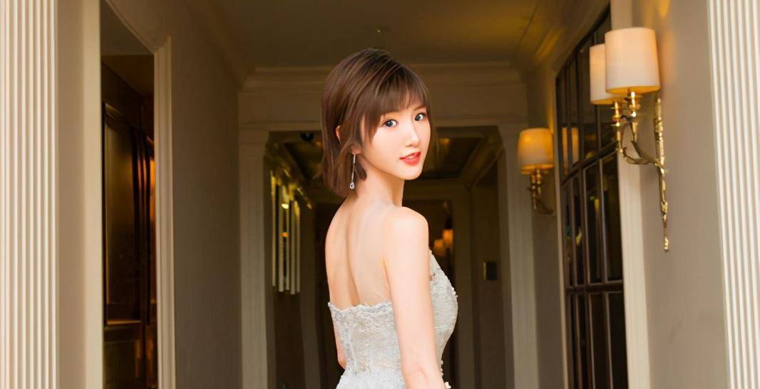 毛晓彤cos红皇后反差大,甜美小女孩变身大反派,完美驾驭造型