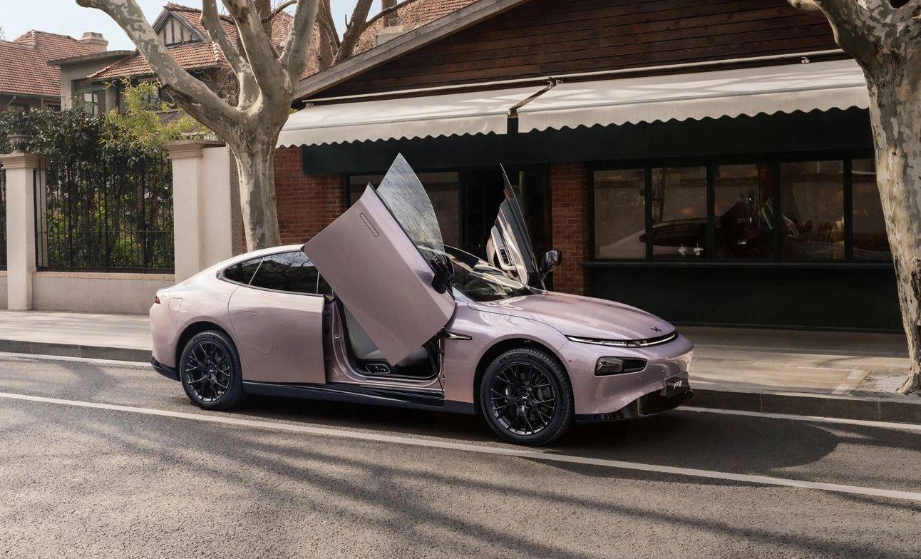 小鹏 p7i 鹏翼版单电机车型亮相,基于 702 max 版打造