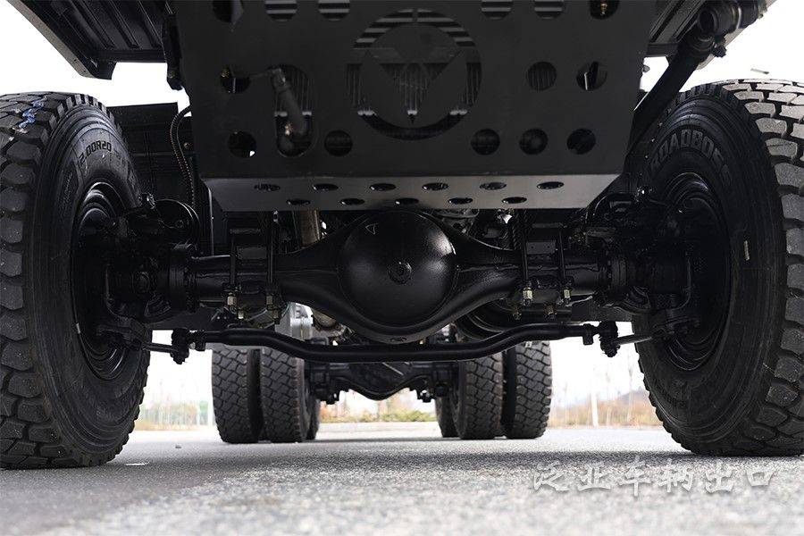 东风六驱6x6后八轮越野专用车底盘