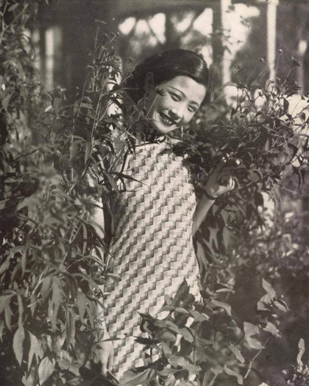 原创民国女神阮玲玉25岁时自杀12位大佬抬棺扶灵30万人自发送行